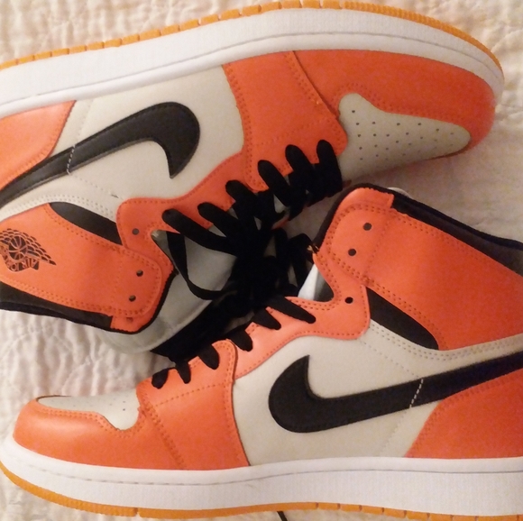 Nike shoes - Picture 3 of 3